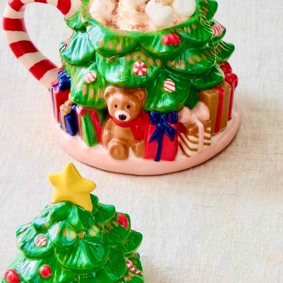 WEST ELM DECORATIVE MULTICOLOR STONEWARE CHRISTMAS TREE MUG with TREE TOPPER LID - Picture 3 of 4